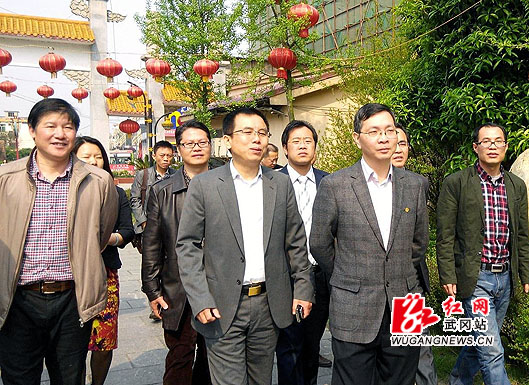 市长吴劲松,市委常委,常务副市长阳志奇,市委常委,纪委书记李恒荣陪同