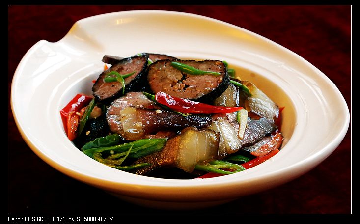 第七名:武冈猪血饼炒腊肉