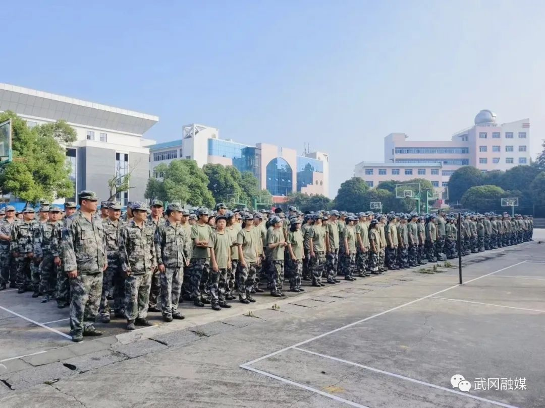 武冈二中：举行2023级高一新生军训动员大会_邵阳头条网