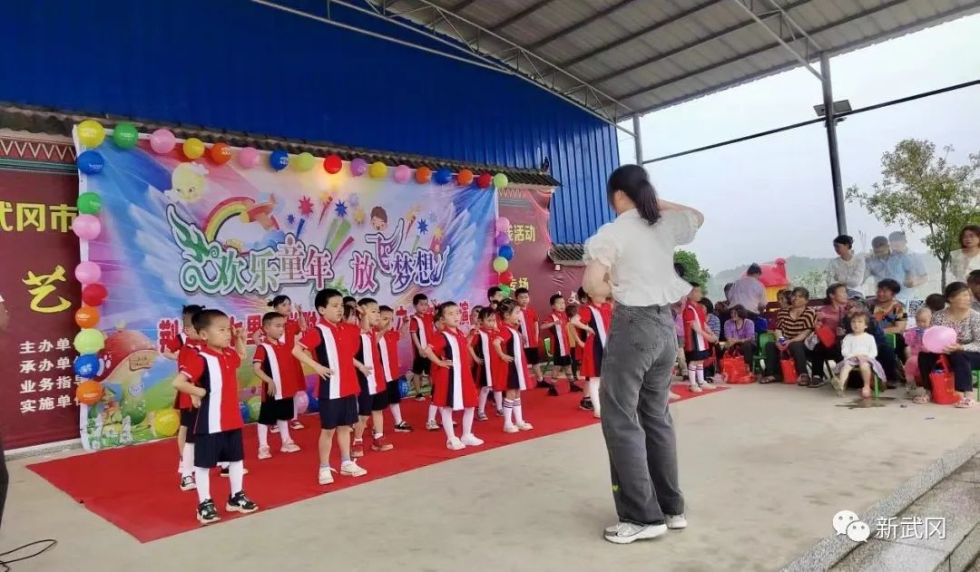 荊竹鋪鎮七里村舉行“湘妹子能量家園”“六一”兒童節慶?；顒觃邵陽頭條網