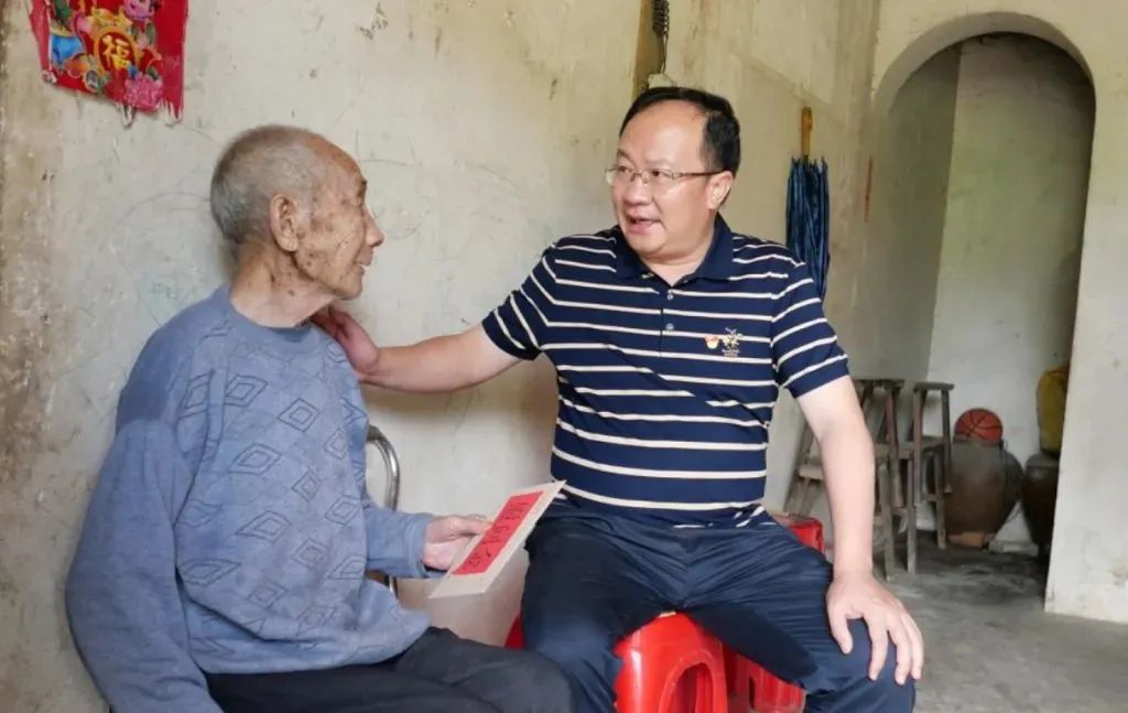 唐克俭到湾头桥镇开展“七一”党员慰问并为基层党员讲授专题党课_邵阳头条网