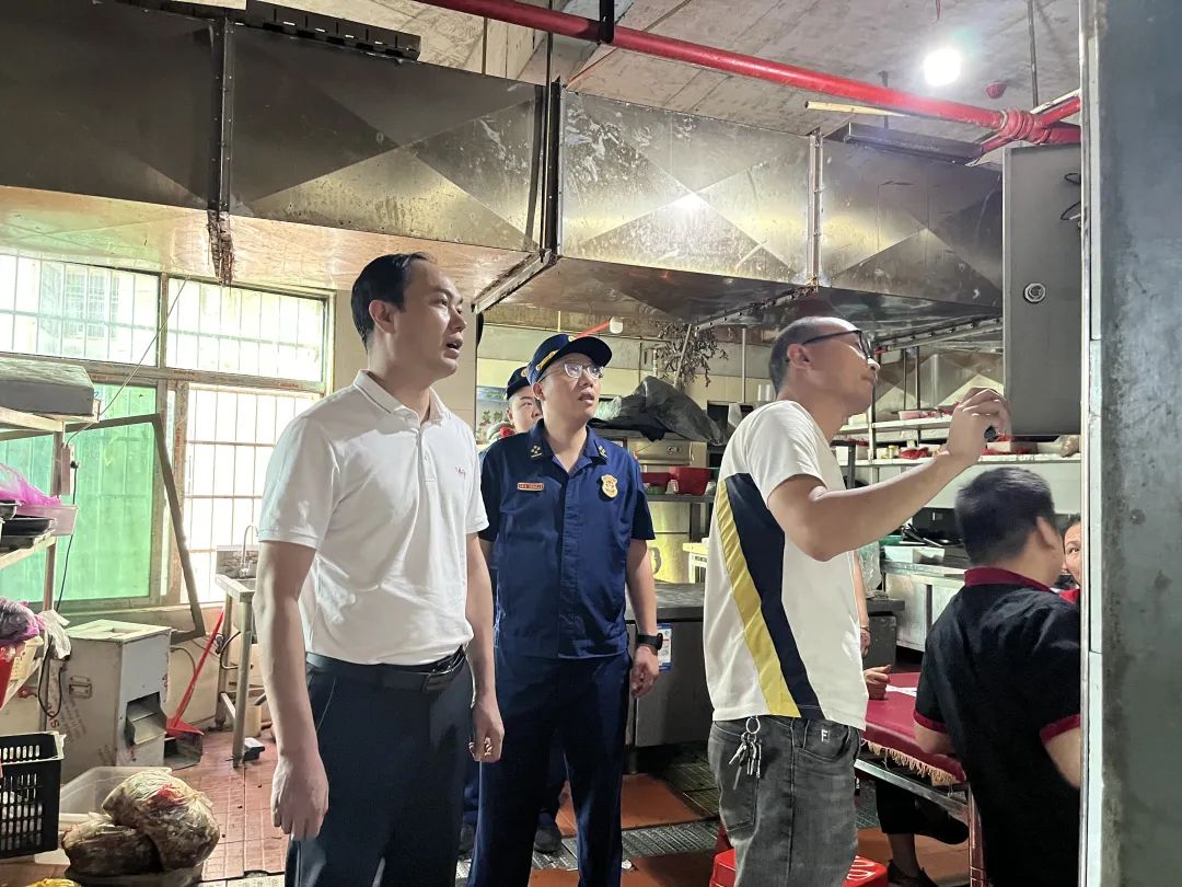 陈学先检查“十一”期间重点场所消防安全_邵阳头条网
