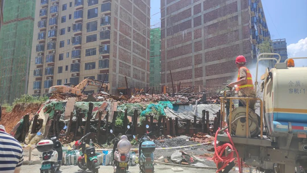 改善百姓广场商圈路网建设 东升北路易某房屋依法完成拆除_邵阳头条网