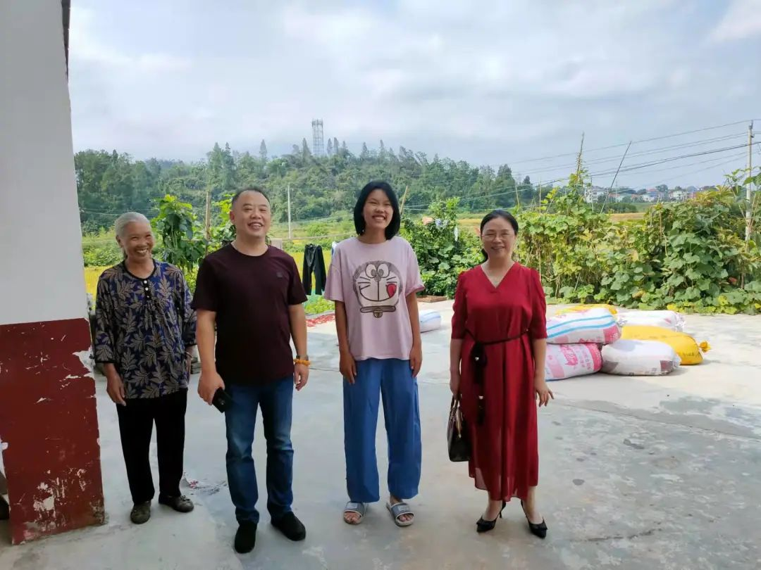 人大代表结对帮扶 助圆寒门学子大学梦_邵阳头条网