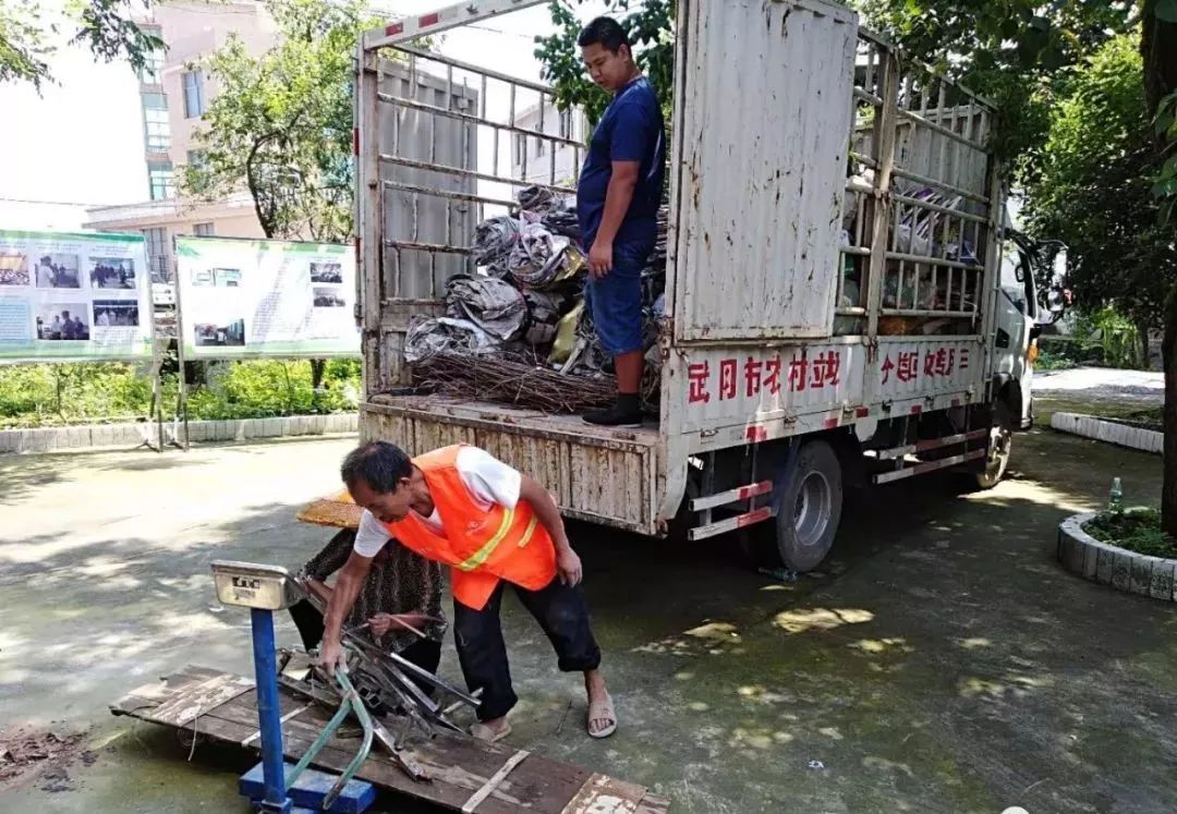 武冈：垃圾分类成风尚 废品回收生意多(图1)