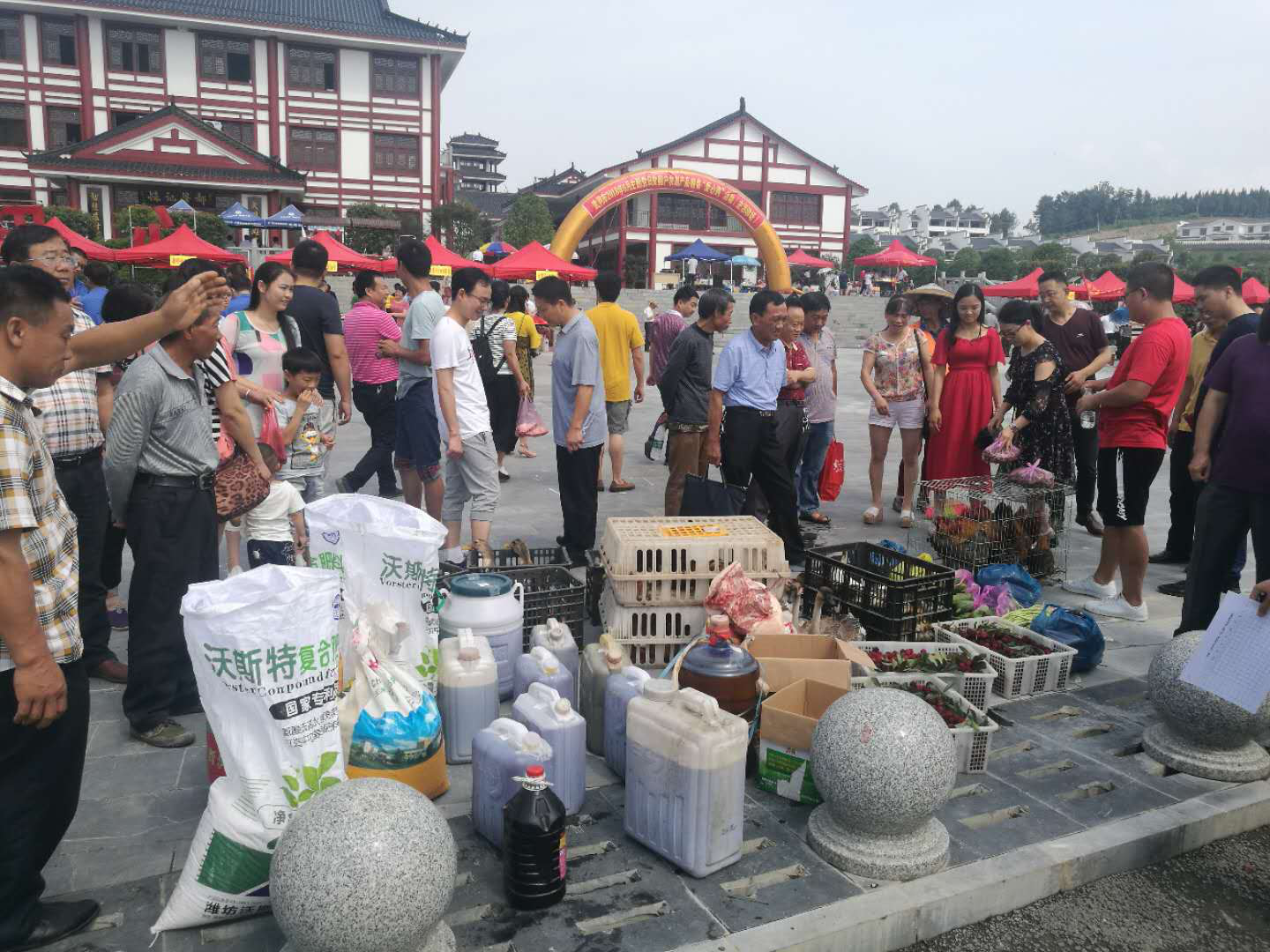 武冈市开展“爱心购”推动“百企帮百村”精准扶贫行动(图1)