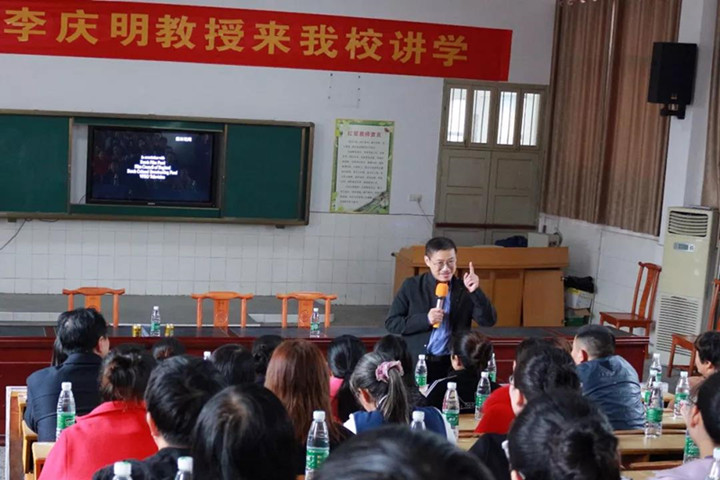 武冈市红星小学开展“家长第一” 家庭教育专题讲座(图1)