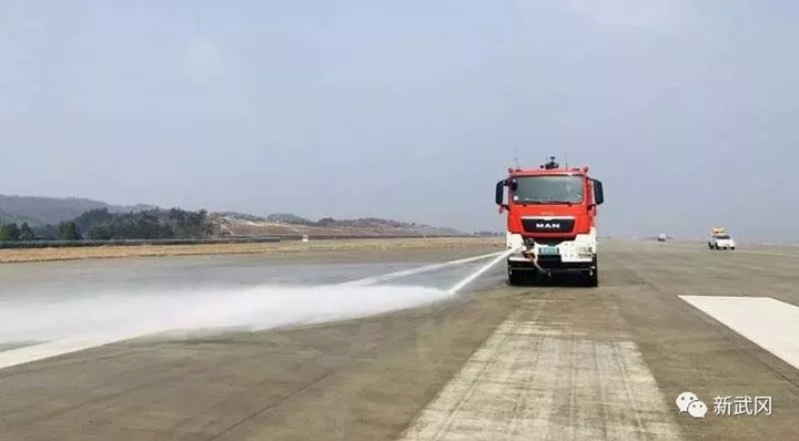 邵阳武冈机场：浴“雪”奋战 确保通航(图2)