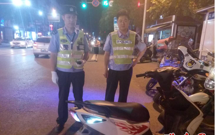 武冈交警大队集中开展“夏秋攻势”统一夜查行动(图2)