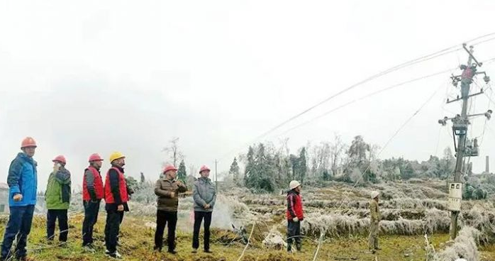 闻“冰”而动 武冈电力人鏖战寒潮保供电(图2)