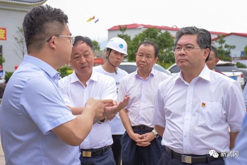 隋忠诚到武冈市调研脱贫攻坚和农村安全饮水工作(图1)