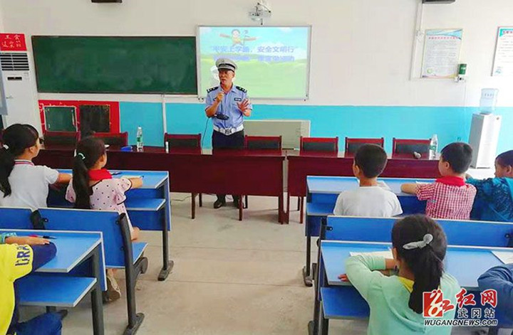 武冈交警走进湾头桥中心小学为学生讲授“安全第一课”(图3)