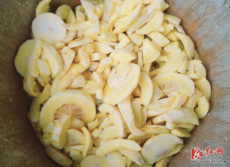 武冈传统美食柚子糖 “甜蜜”村民小康路(图2)
