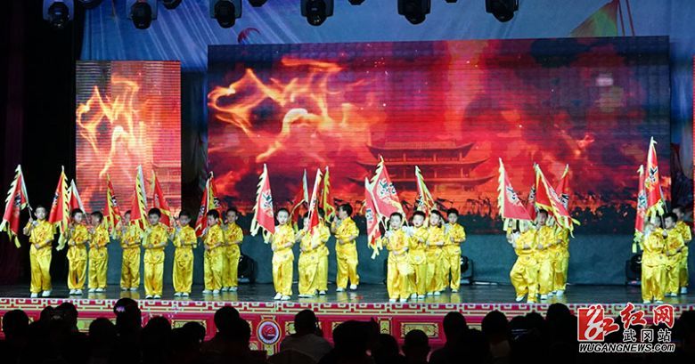 武冈市举行庆“六一”文艺汇演暨“十佳少先队员”和“十佳少先队辅导员”颁奖典礼(图6)
