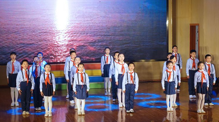 武冈市举行“纪念改革开放四十周年”大型诗朗诵晚会(图3)