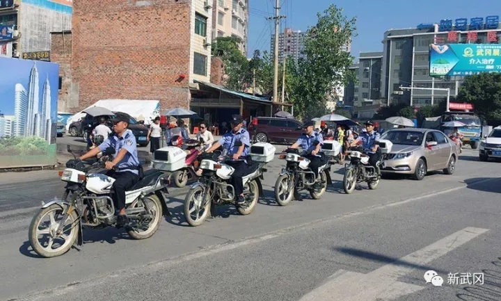 屯警街面，动中备勤 武冈全面推行移动警务平台(图1)