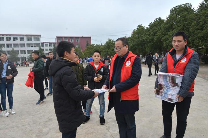 武冈市积极开展“我是雷锋家乡人，湖湘文化送春风”活动(图2)