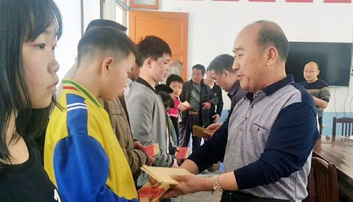 惠州市武冈商会精准助学暖人心(图1)