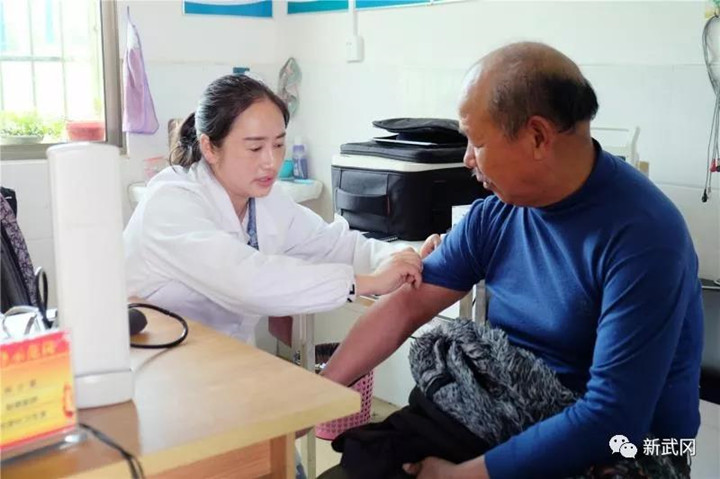 武冈市466名村医“面对面”接受老百姓评议(图5)