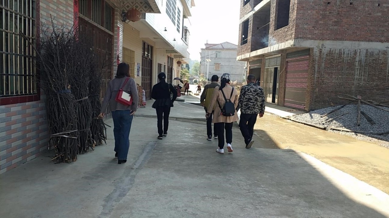邵阳市卫生督查组督查马坪乡农村环境卫生整治工作(图1)