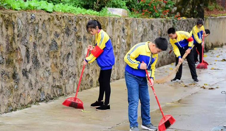 武冈市开学工作井然有序 各校“开学第一课”彰显德育为先(图6)