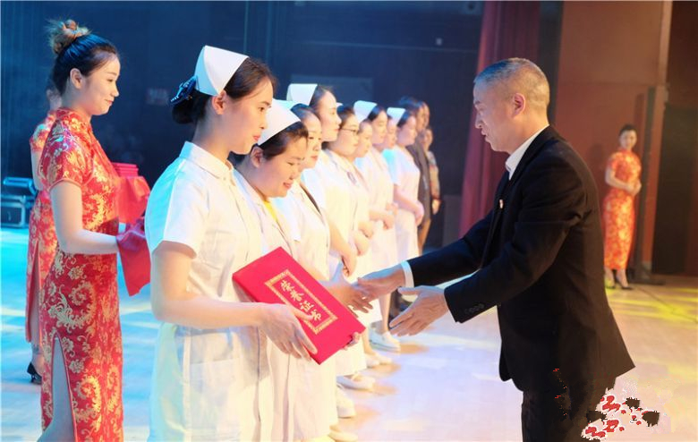 武冈市举行第108个“5.12国际护士节”颁奖晚会(图2)