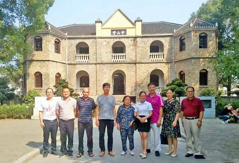 抗日将领李明灏将军的孙女李陈赴武冈参观(图1)