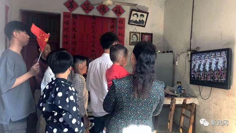 武冈各界收听收看庆祝中华人民共和国成立70周年大会盛况(图5)