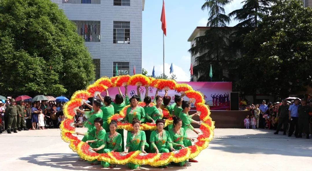 武冈市首届“我运动 我健康”广场舞大赛初赛邓家铺赛区圆满落幕(图1)