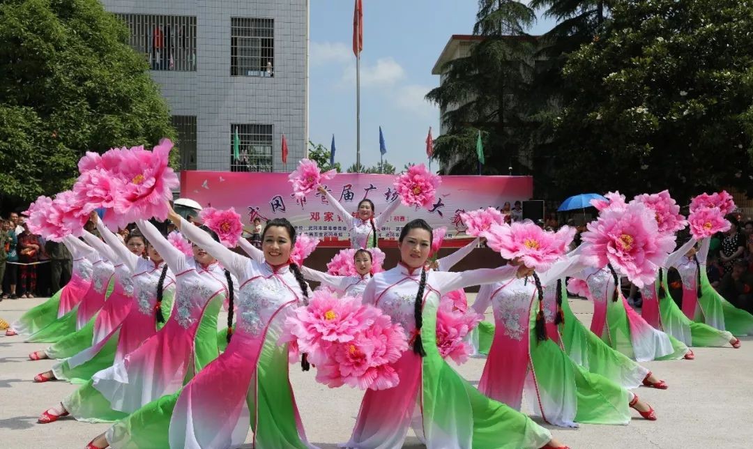 武冈市首届“我运动 我健康”广场舞大赛初赛邓家铺赛区圆满落幕(图2)