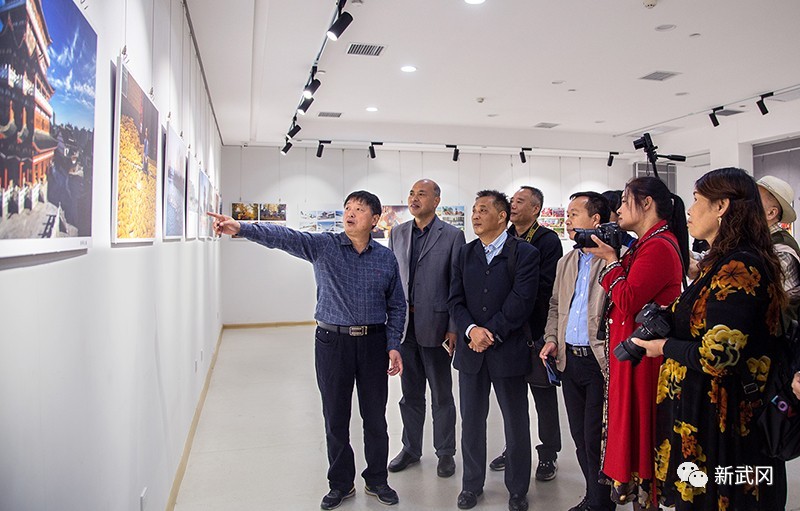 武冈书法美术摄影作品点亮邵阳美术节(图1)