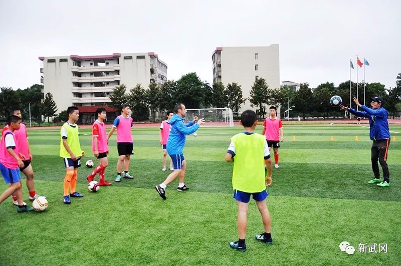 全面提升体艺素养 武冈市在邵阳市中小学田径运动会上获佳绩(图3)
