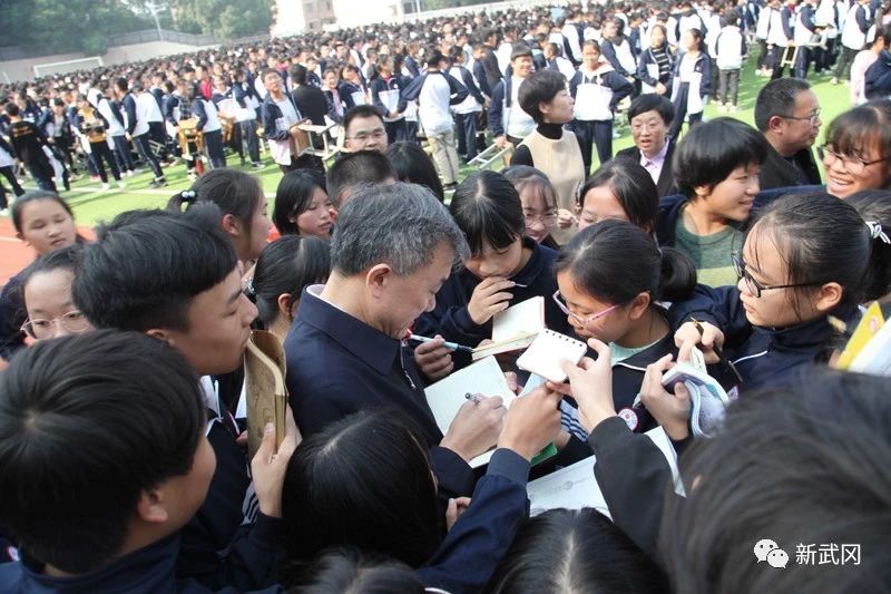 武汉大学副校长周叶中受邀回家乡武冈讲学(图3)