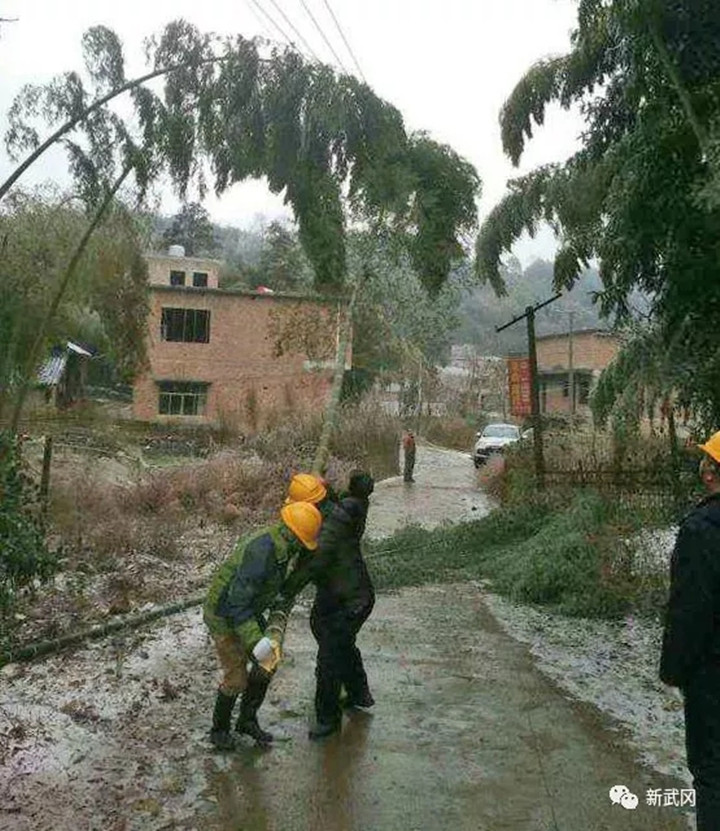武冈部门联动应对雨雪天气 保安全 保供水 保供电(图4)