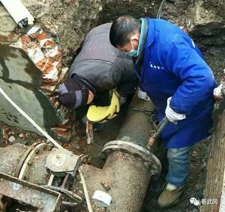 武冈部门联动应对雨雪天气 保安全 保供水 保供电(图1)