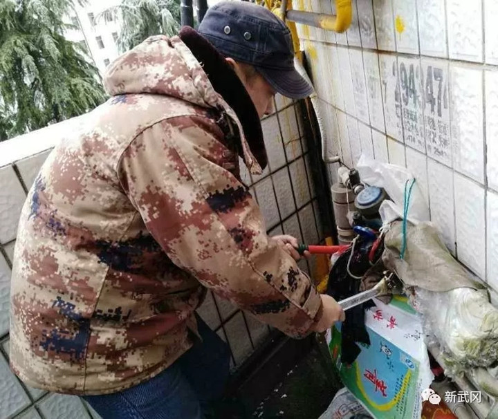 武冈部门联动应对雨雪天气 保安全 保供水 保供电(图2)