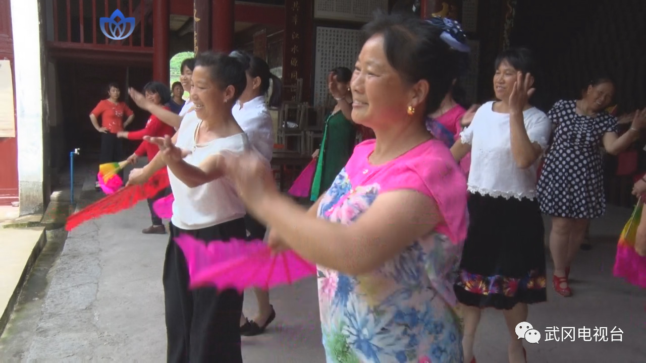 武冈市首场移风易俗宣传活动在文坪镇举行(图2)