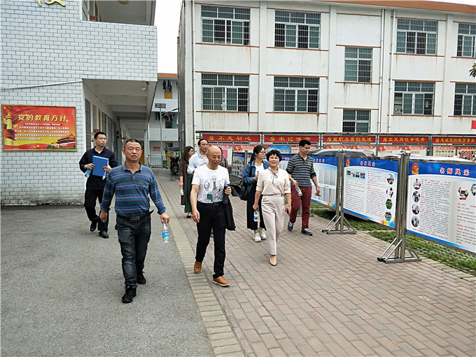 省、邵视导员莅临武冈市邓元泰镇中心小学专项督查国家义务教育质量监测筹备工作(图1)