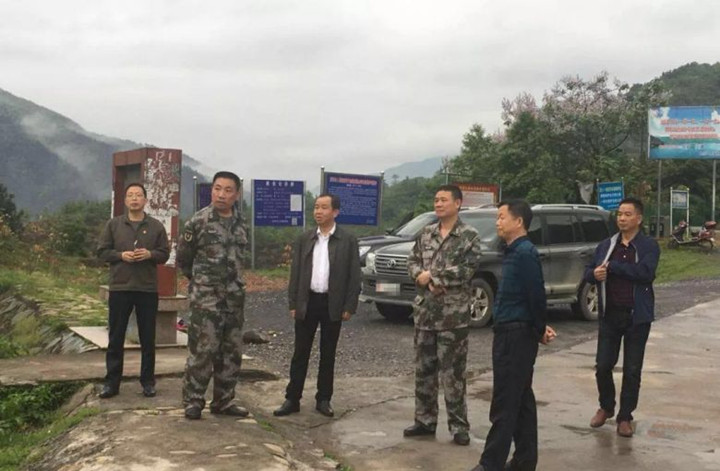 邵阳军分区司令员王如兵来武冈市检查指导防汛工作(图1)