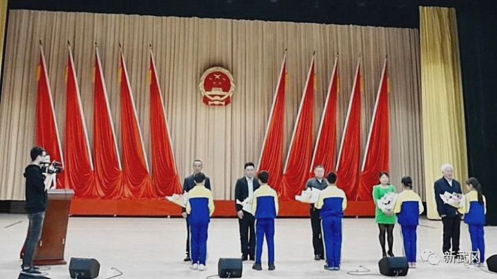 武冈市举行道德模范事迹报告会(图2)