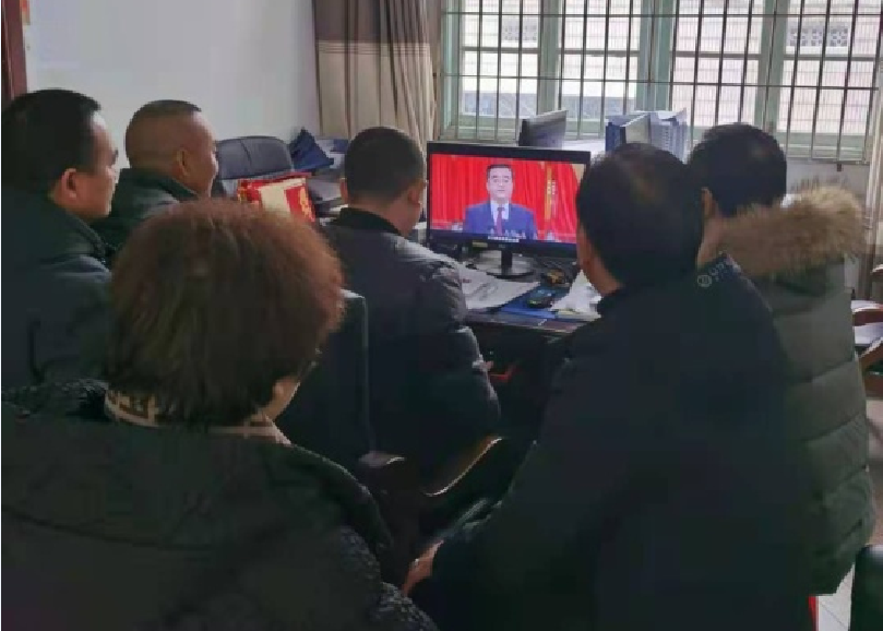 武冈市国土资源执法监察大队党支部集中观看学习贯彻省第十二次党代会精神党员教育电视片(图1)