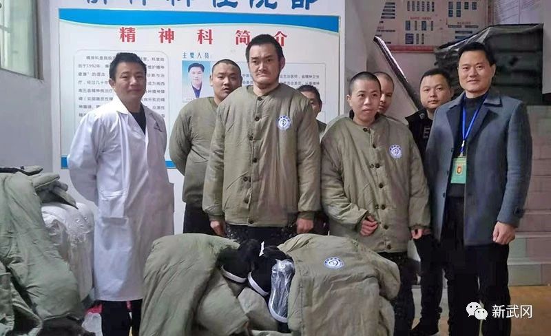武冈“寒冬送温暖” 专项救助行动正进行(图1)