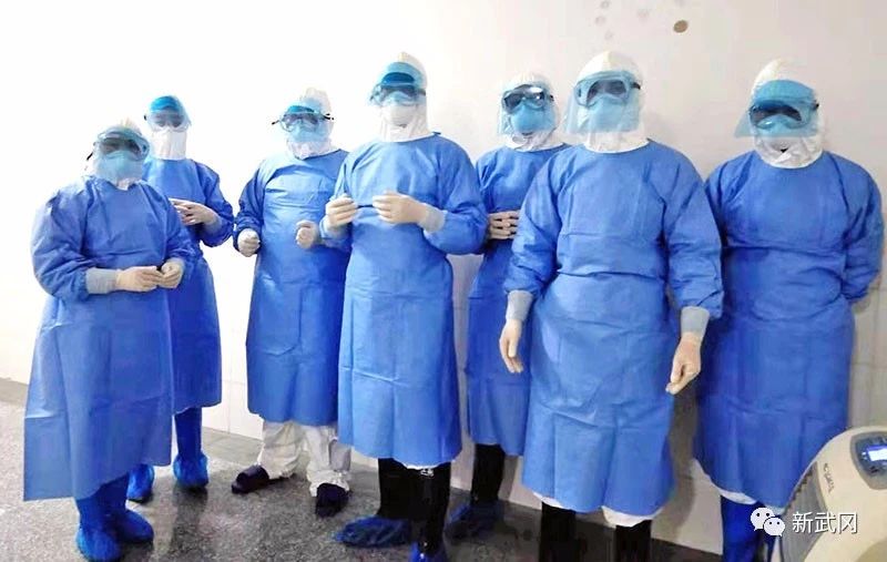 武冈市：医疗专家服务团 筑起专业“防疫墙”(图1)