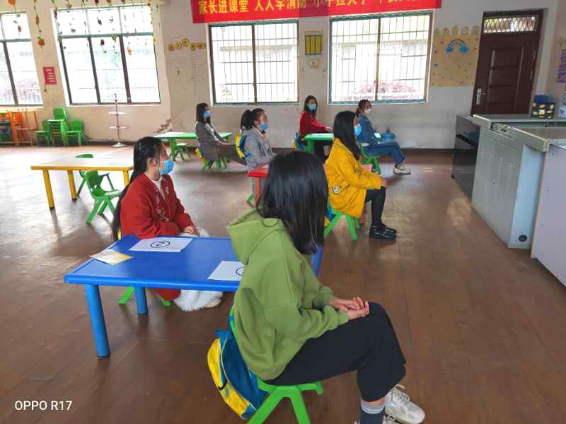 武冈湾头桥镇中心幼儿园开展疫情防控实景演练 备战开学(图3)
