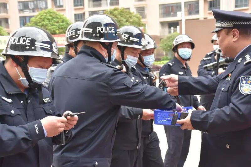武冈299个行政村配齐巡逻警车(图3)