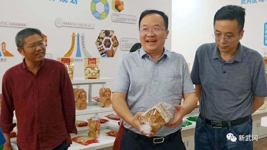唐克俭调研指导电子商务进农村综合示范项目建设(图1)