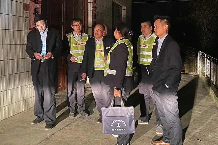 武冈市支持农商银行高质量发展：重拳出击整治不良贷款 多方联动打造社会诚信体系(图2)