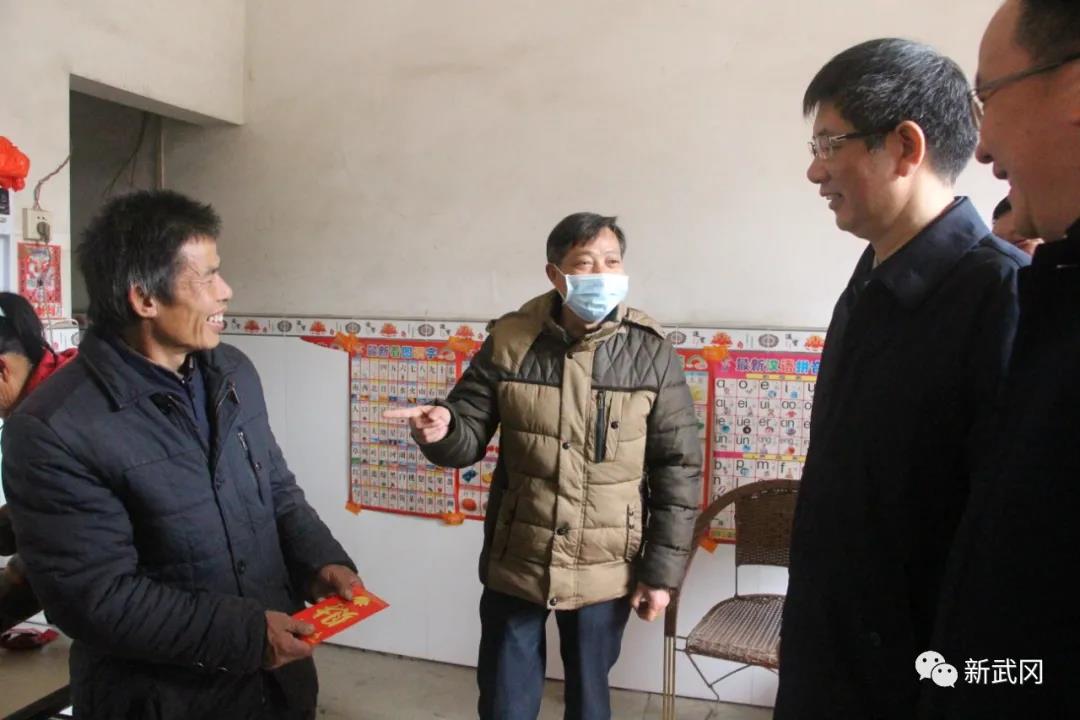 刘事青调研指导武冈脱贫攻坚“三保障”巩固落实和安全生产工作(图2)