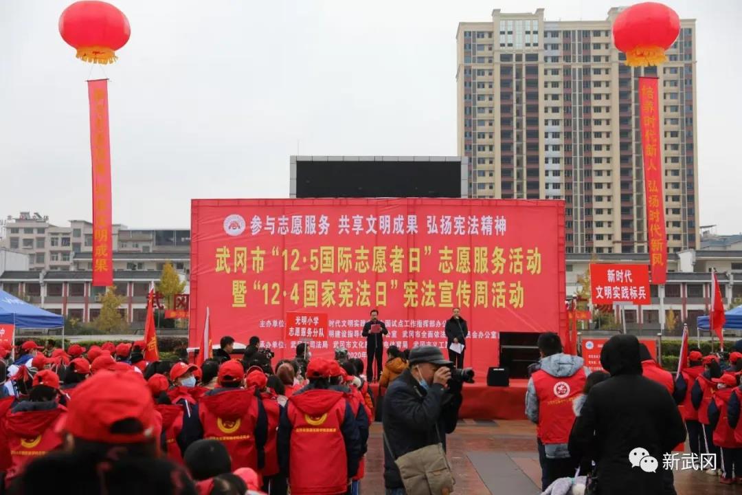 武冈：一抹“志愿红” 温暖一座城(图1)