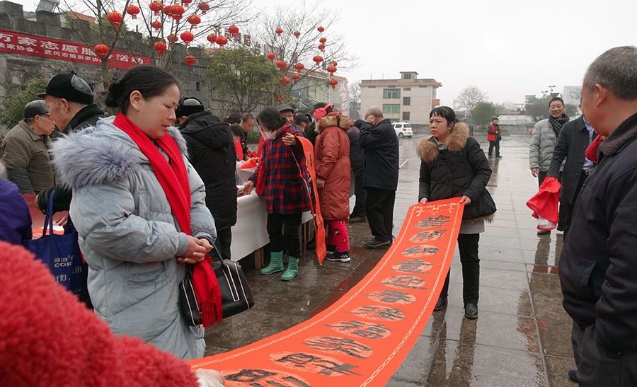 武冈市举行“送春联进万家”志愿服务活动(图3)